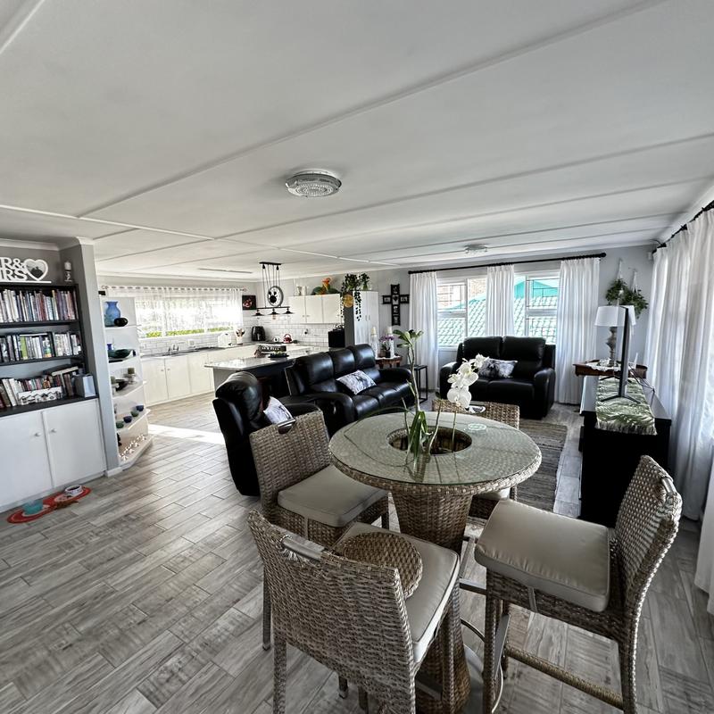 5 Bedroom Property for Sale in Reebok Western Cape